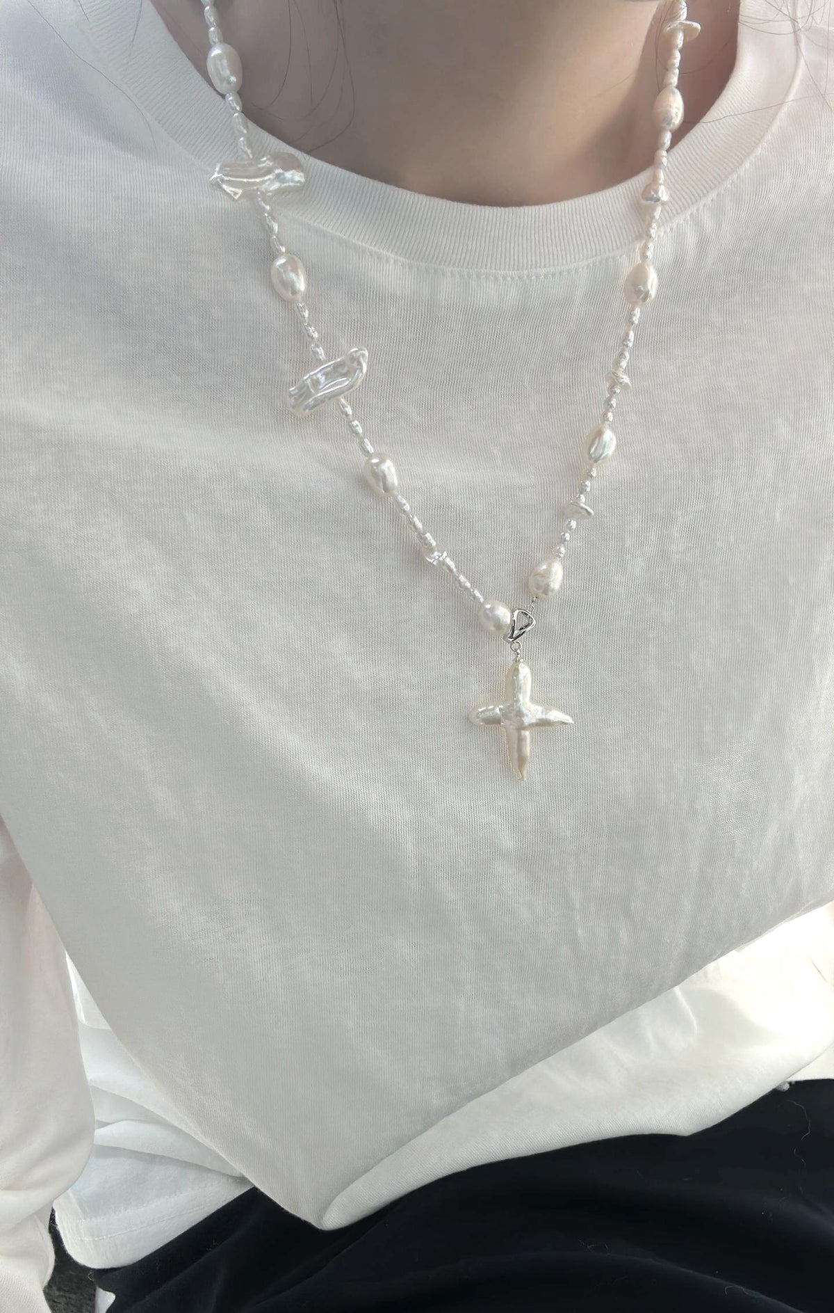 Baroque pearl cross pendant necklace in sterling silver, photo 5