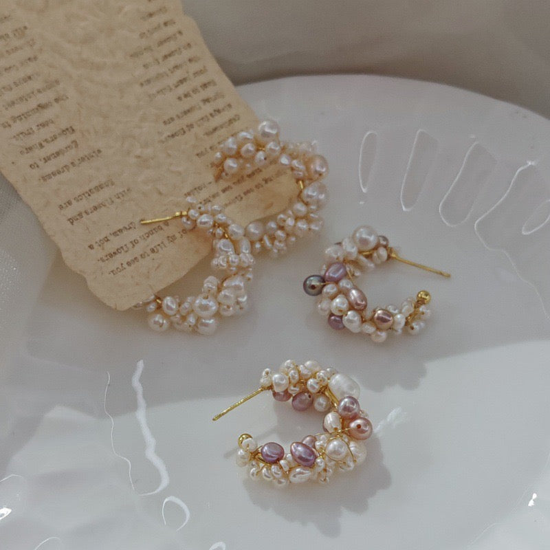Floral cluster baroque pearl hoop earrings, 18k gold, photo 3