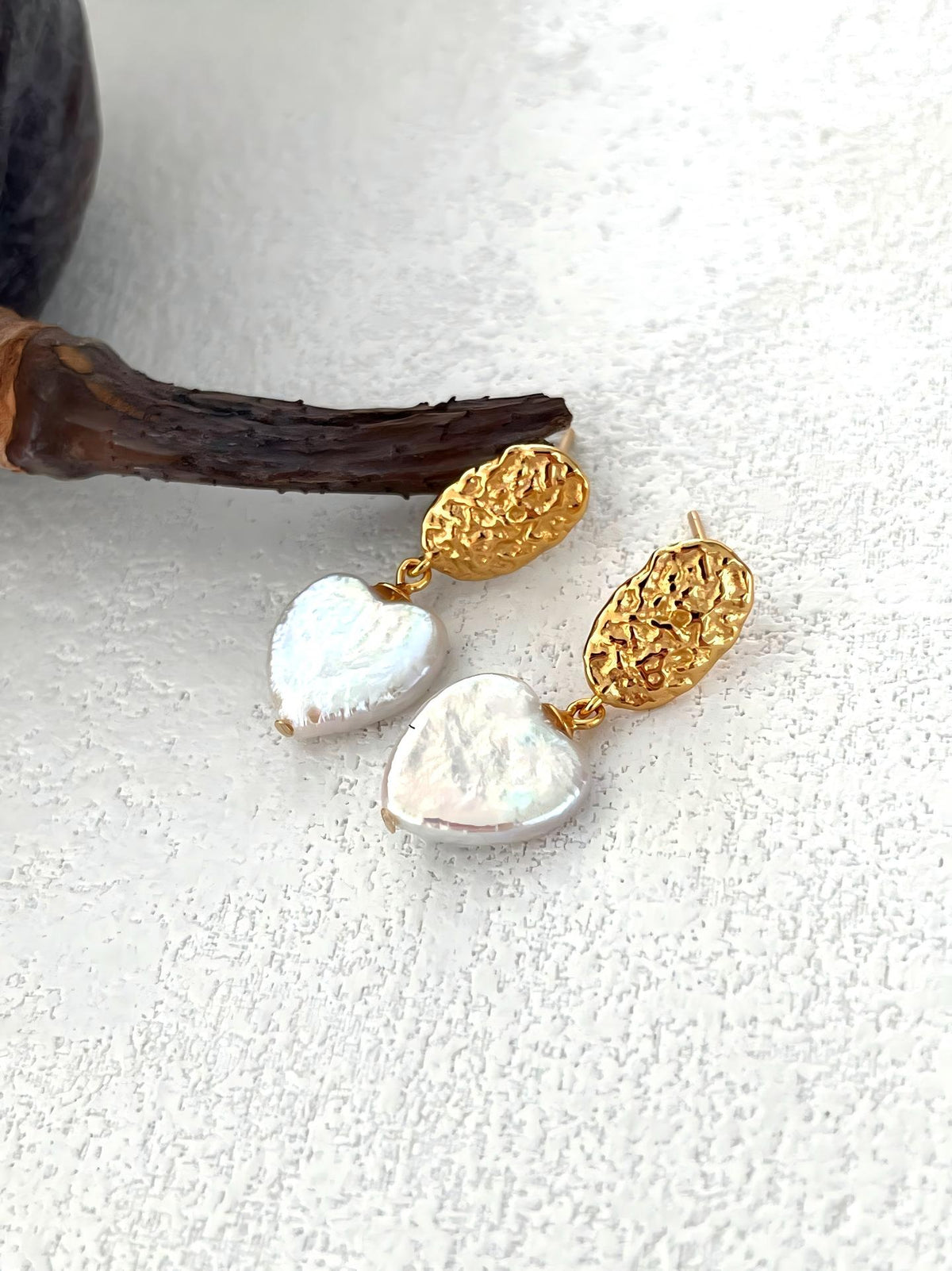 Pink heart-shaped baroque pearl earrings, 18k gold plated