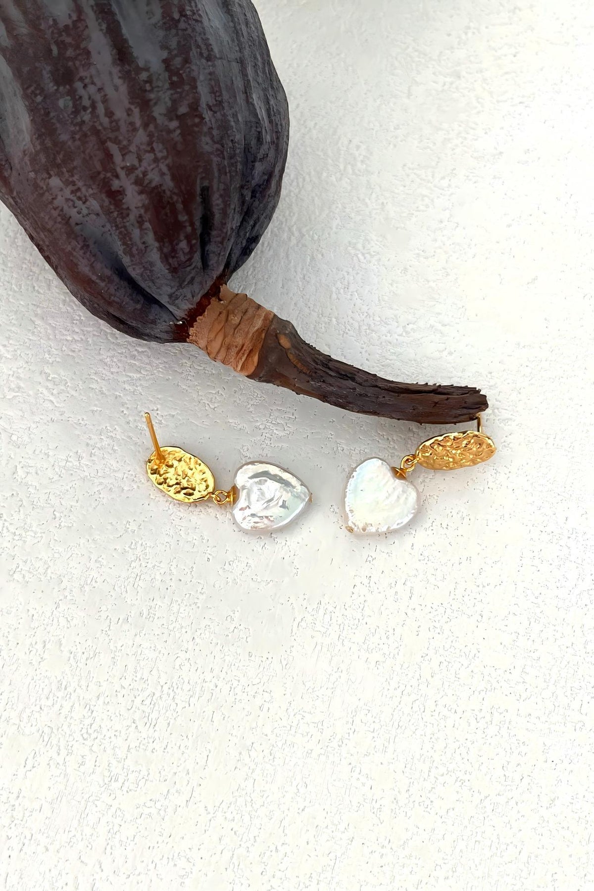 Pink heart-shaped baroque pearl earrings, 18k gold plated, photo 4