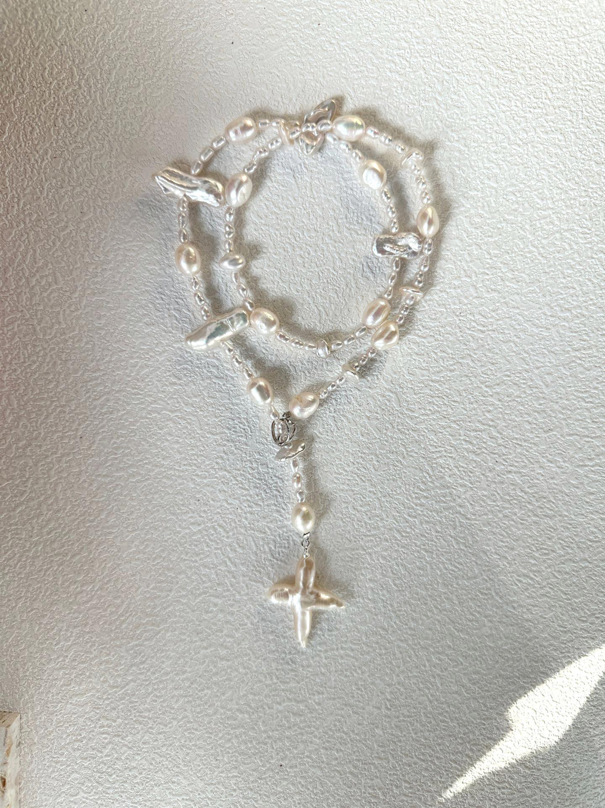 Baroque pearl cross pendant necklace in sterling silver, photo 4