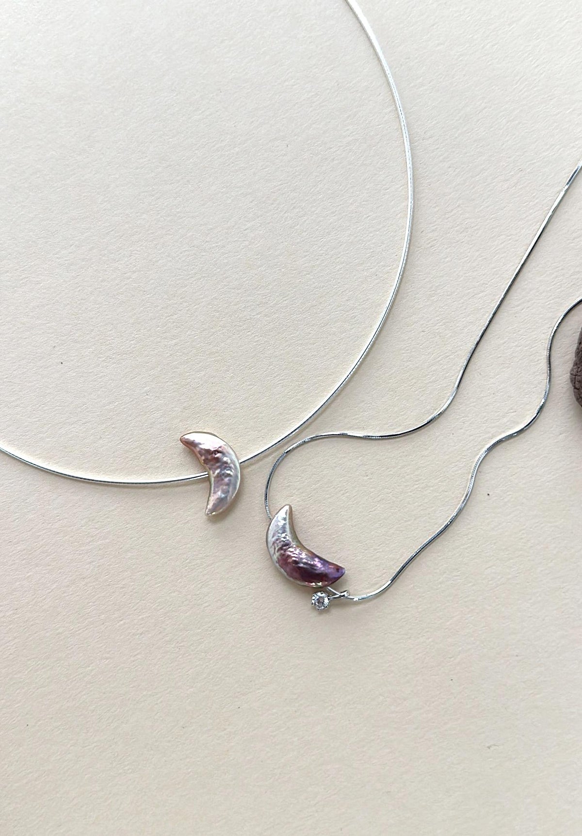 Iridescent crescent moon baroque pearl necklace in 925 sterling silver, photo 5