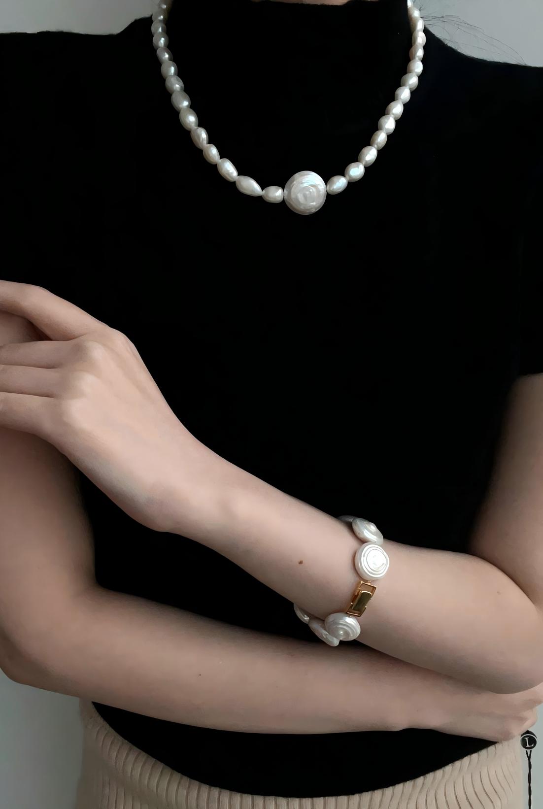 Vintage Romance baroque coin pearl bracelet, photo 3