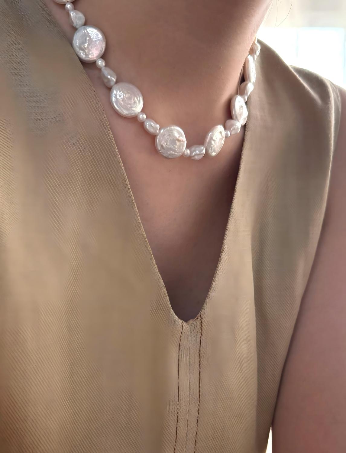 Moon and sun baroque pearl necklace in sterling silver, photo 3