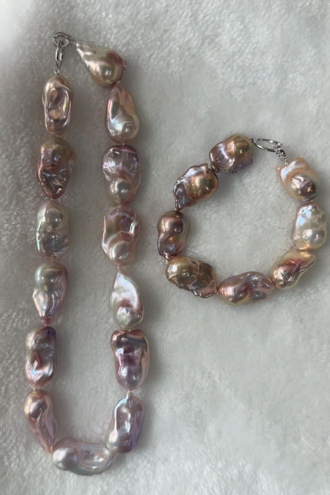 Lavender pink aurora baroque pearl hand-beaded necklace, photo 2