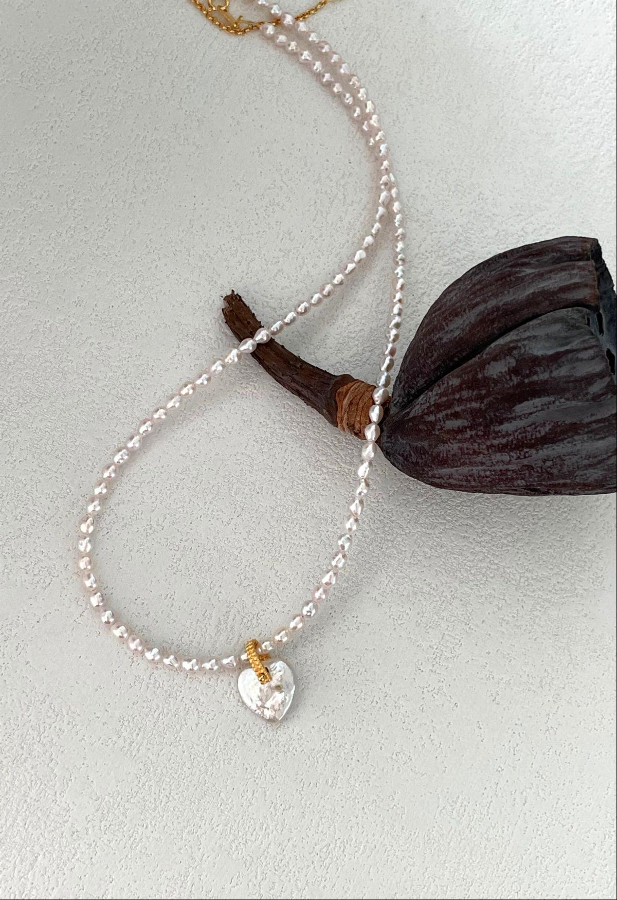 Light pink baroque pearl necklace with heart pendant, 18k gold plated, photo 2