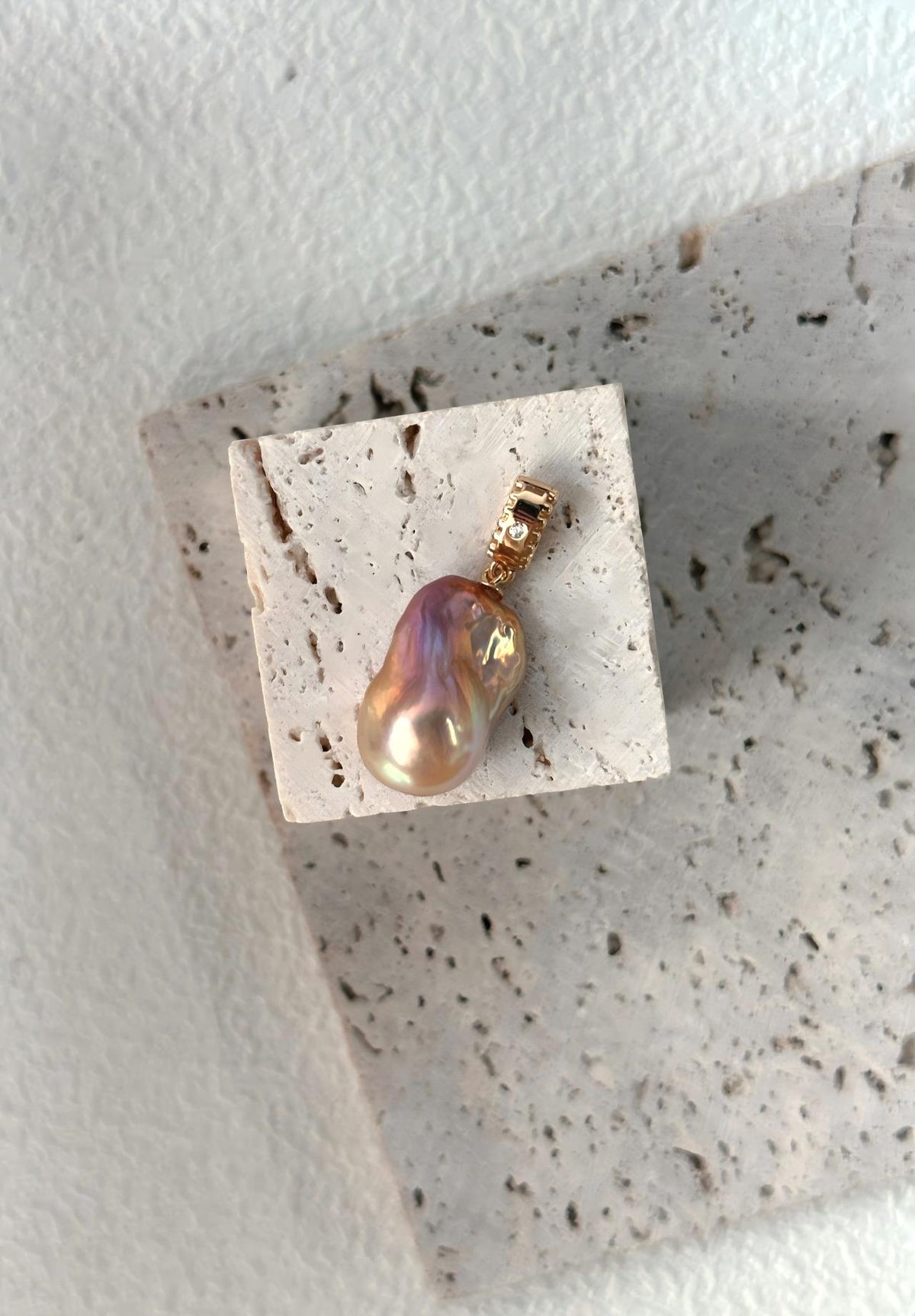 Golden champagne baroque pearl pendant necklace, 18k gold plated, photo 3