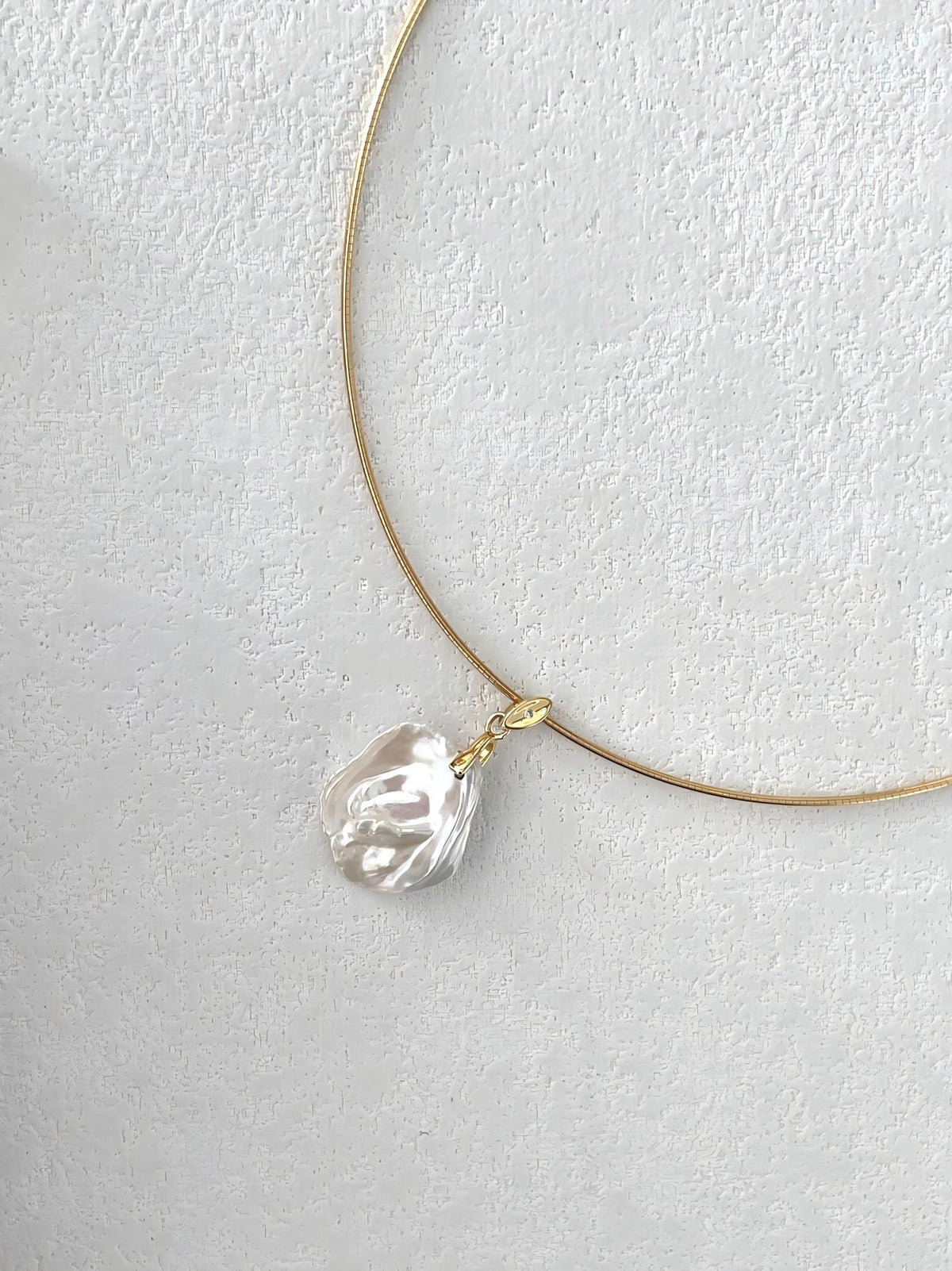 Petal baroque pearl choker necklace, 18k gold plated, photo 2
