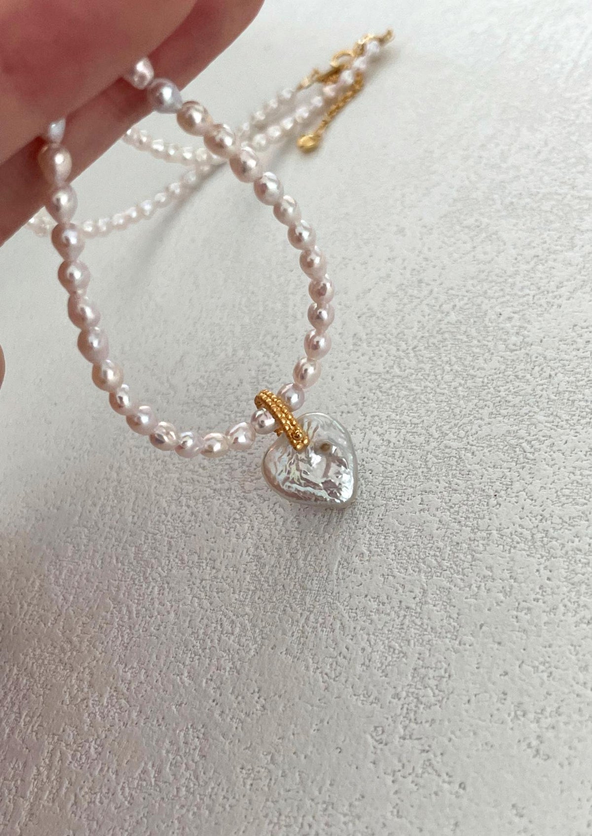 Light pink baroque pearl necklace with heart pendant, 18k gold plated, photo 5