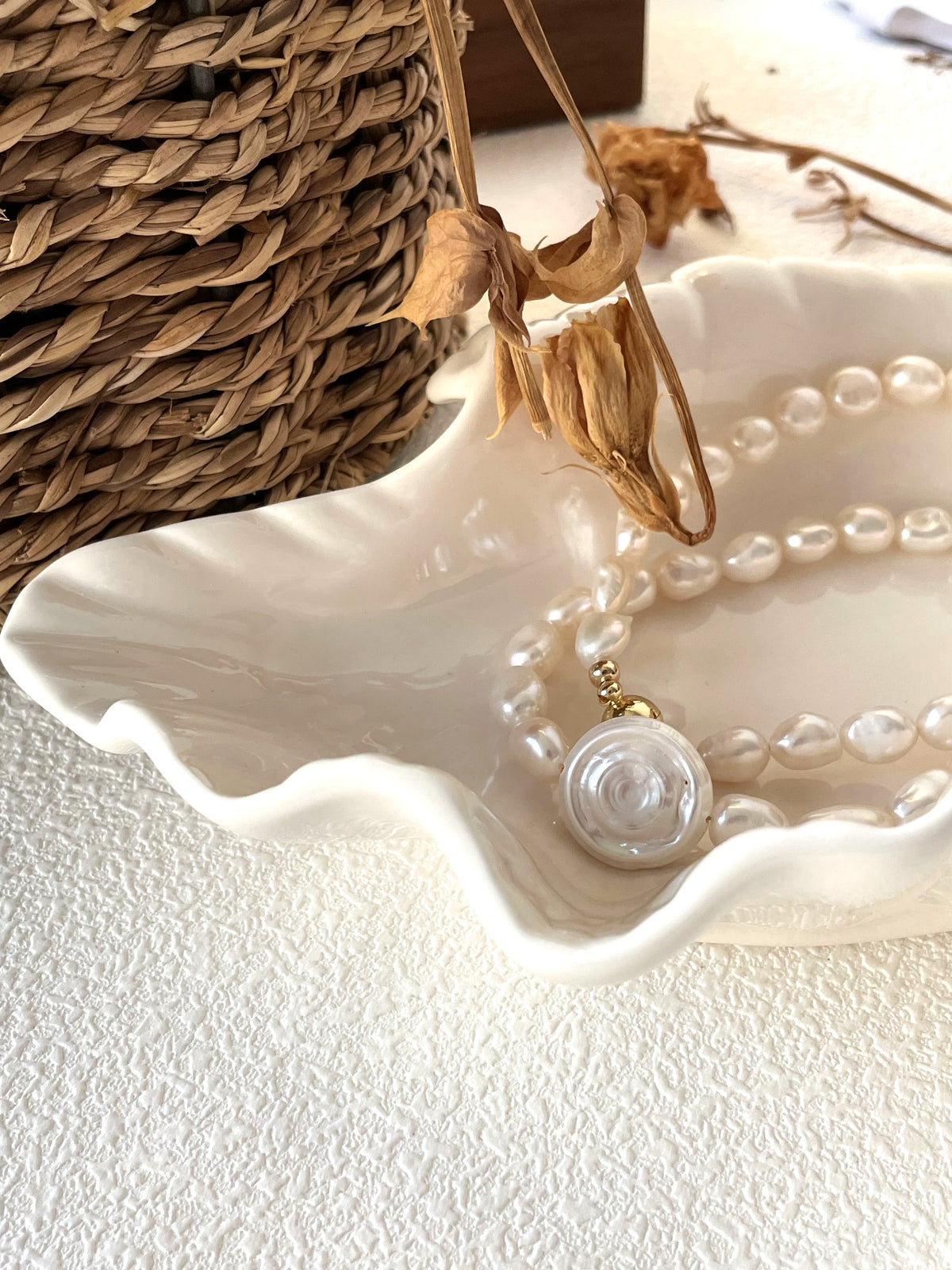 Vintage Romance baroque pearl disc necklace, photo 3