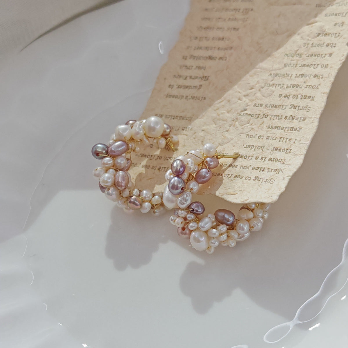 Floral cluster baroque pearl hoop earrings, 18k gold, photo 2