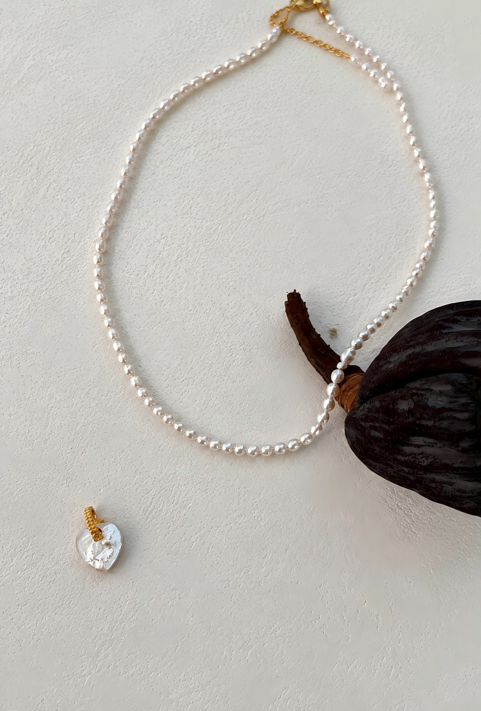 Light pink baroque pearl necklace with heart pendant, 18k gold plated, photo 3